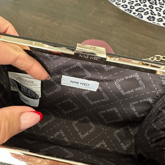 Nine West Clutch with gold chain - Picture 5 of 6